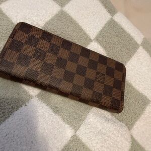 Louis Vuitton Brown Wallet Iconic Damier Check